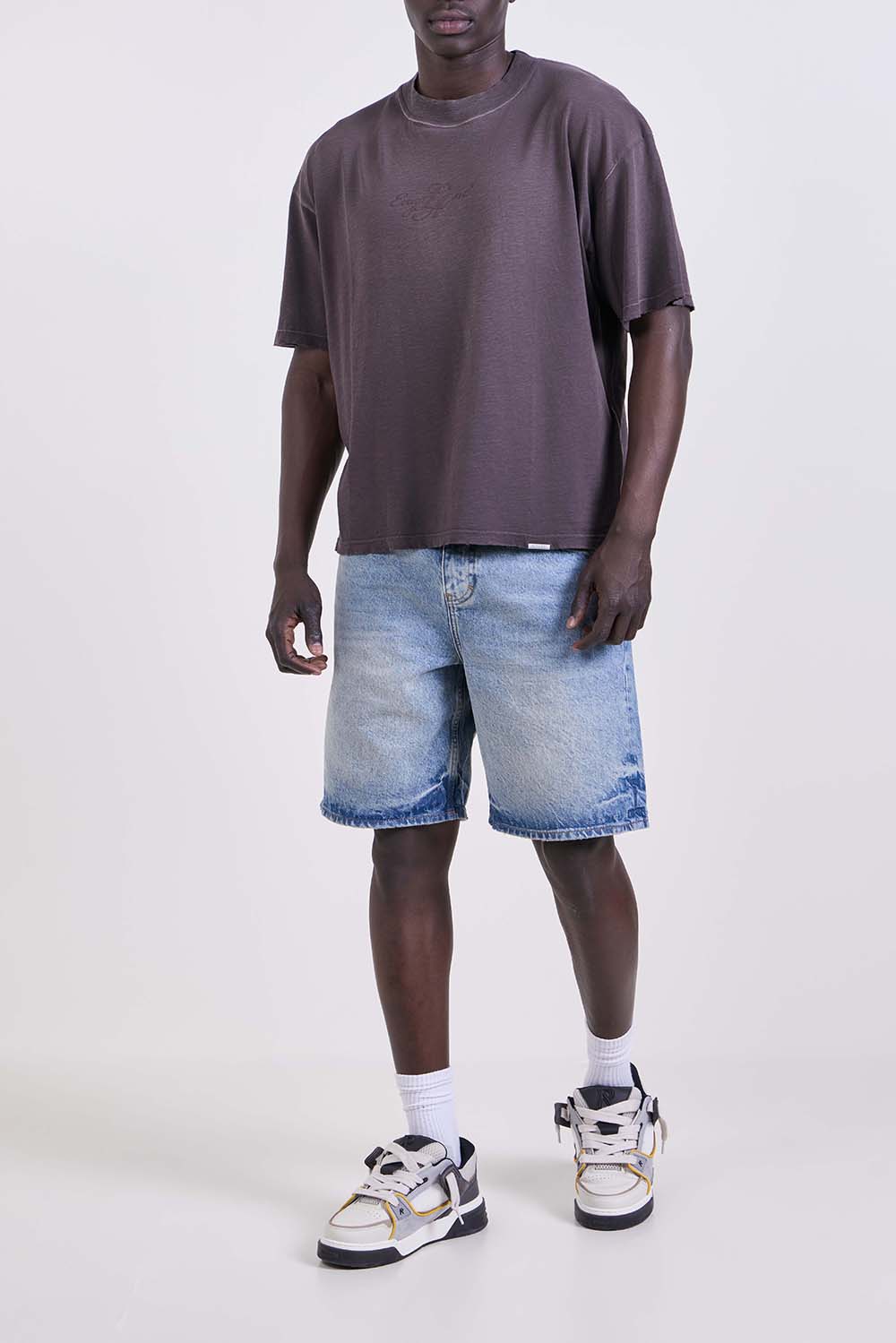 מכנסי ג'ינס קצרים